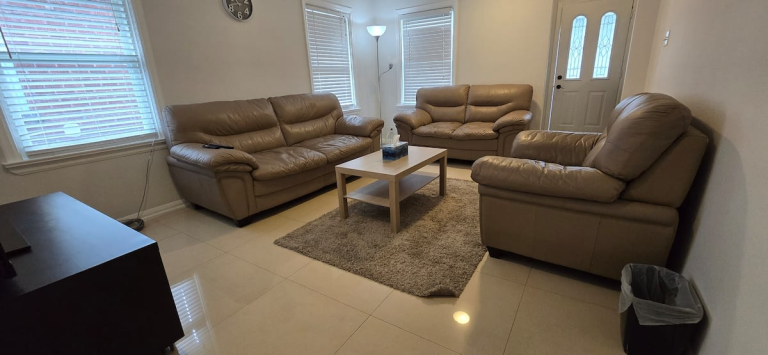 1 Fully Furnished 2-Bedroom Bungalow for Lease in Lansing-Westgate